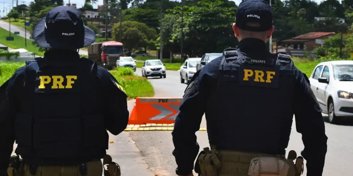 Polícia Rodoviária Federal apreende 143 kg de ouro na Amazônia, avaliados em mais de R$ 80 milhões, em ações contra o garimpo ilegal no Pará e em Roraima.