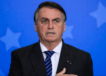 Segundo o Datafolha, 48% dos brasileiros são a favor da prisão de Jair Bolsonaro por tentativa de golpe. Em abril, eram 52%. Rejeição à prisão subiu para 46%.