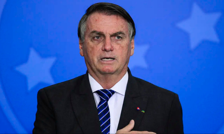 Segundo o Datafolha, 48% dos brasileiros são a favor da prisão de Jair Bolsonaro por tentativa de golpe. Em abril, eram 52%. Rejeição à prisão subiu para 46%.