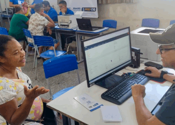 Manter os dados atualizados no INSS evita problemas no acesso aos benefícios previdenciários. Segurados podem regularizar informações pelo aplicativo Meu INSS, site ou agências físicas.