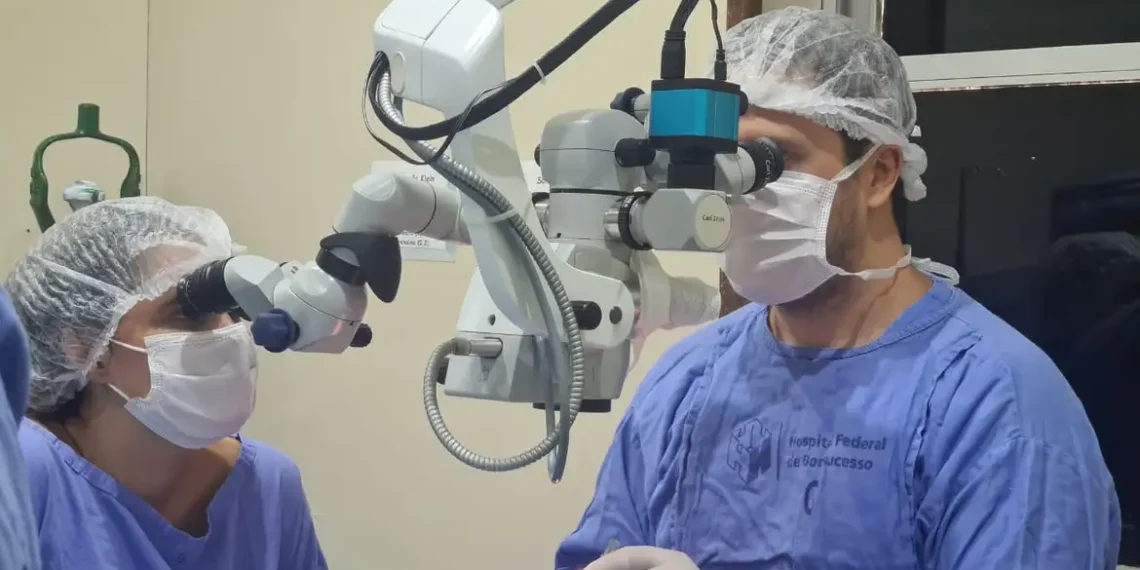 Tempo médio de espera por transplante de córnea no Brasil chegou a 374 dias em 2024, o dobro de dez anos atrás. Mais de 31 mil pessoas aguardam cirurgia.
