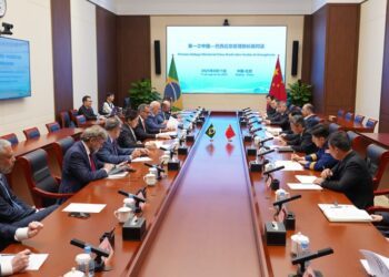 Ministro Waldez Góes lidera missão oficial à China para ampliar cooperação em gestão de desastres, comércio eletrônico e proteção da Amazônia.