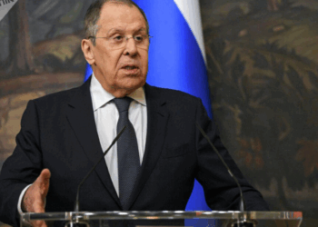 O chanceler russo Sergei Lavrov declarou que Kiev não demonstra interesse em uma resolução estável e de longo prazo do conflito. Ele rejeitou as garantias de segurança da Ucrânia e criticou propostas europeias de intervenção estrangeira.