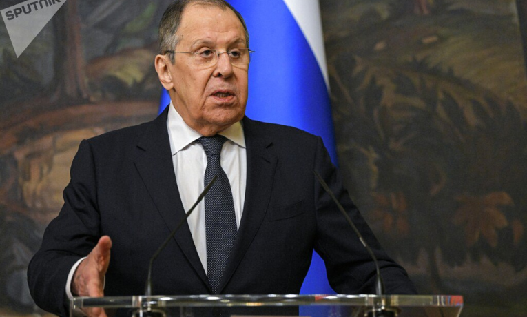 O chanceler russo Sergei Lavrov declarou que Kiev não demonstra interesse em uma resolução estável e de longo prazo do conflito. Ele rejeitou as garantias de segurança da Ucrânia e criticou propostas europeias de intervenção estrangeira.