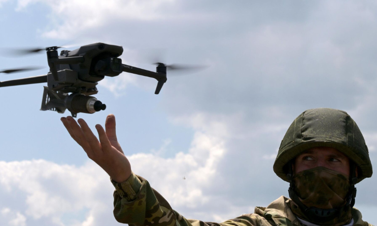 A Rússia anunciou a tomada do povoado de Aleksandro-Shultino, em Donetsk, após ofensiva que cercou tropas ucranianas. Moscou relatou ataques de precisão, derrubada de drones e perdas significativas das Forças Armadas da Ucrânia.