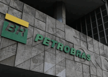 Petrobras inicia pagamento aos acionistas da primeira parcela de remuneração referente ao 1º trimestre de 2025, com valor de R$ 0,45458310 por ação, pago via Bradesco, B3 e NYSE.
