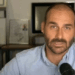 Eduardo Bolsonaro pediu para exercer seu mandato a partir dos Estados Unidos. No entanto, Hugo Motta, presidente da Câmara, afirmou que não existe previsão regimental para autorizar atuação remota de parlamentares.