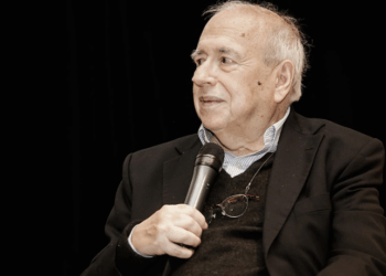 Luis Fernando Verissimo recordou a trajetória do pai, Erico Verissimo, falou sobre a trilogia O Tempo e o Vento e comentou sobre diferenças entre os dois, incluindo paixão por clubes rivais do futebol