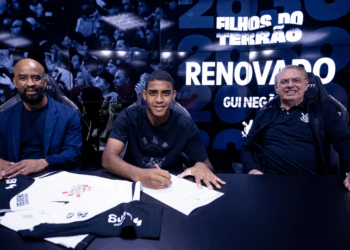 Corinthians renova contrato de Gui Negão até junho de 2030, com multa milionária. Atacante marca nos últimos três jogos e reforça protagonismo no Timão.