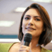 Michelle Bolsonaro desmente rumores sobre candidaturas e reafirma compromisso com transparência e causas sociais em atuação política.