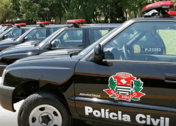 Polícia Civil de São Paulo prende 15 integrantes de quadrilha ligada ao PCC que roubava condomínios de luxo. Grupo é suspeito de arrastões milionários na capital e região metropolitana.