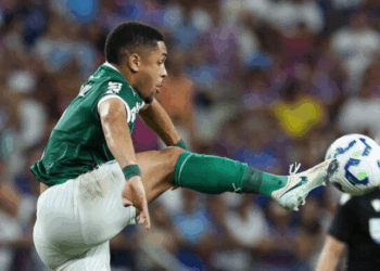 São Paulo encaminha contratação do zagueiro Rafael Tolói para suprir escassez na defesa e aposta no retorno do ex-atleta do clube, que estava há dez anos na Atalanta.