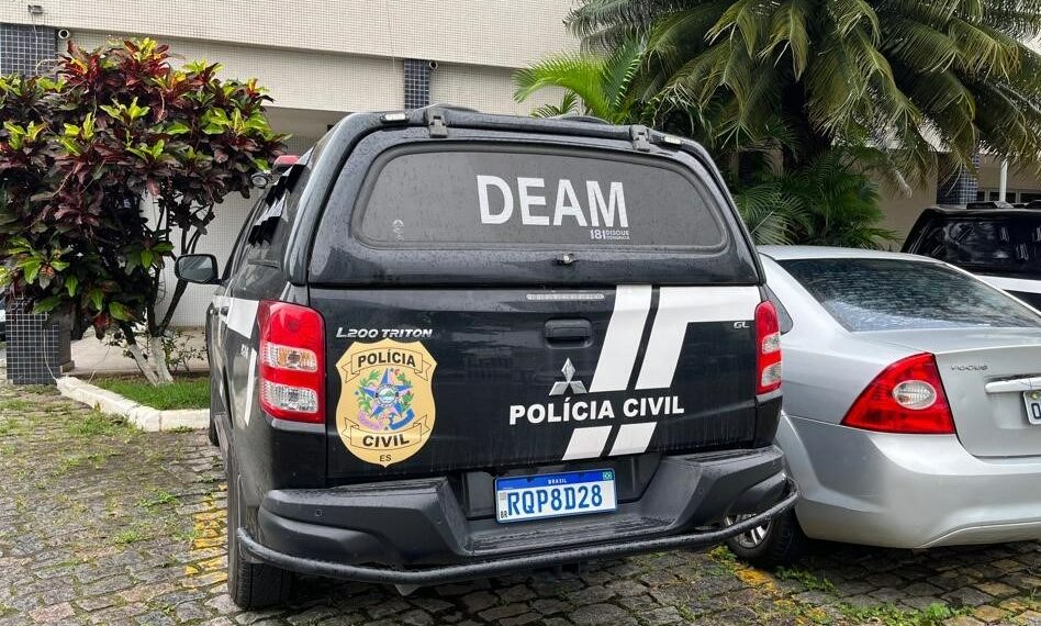 Polícia Civil prende em Vitória homem de 45 anos acusado de perseguição, ameaças e violência psicológica contra a ex-namorada de 26 anos.