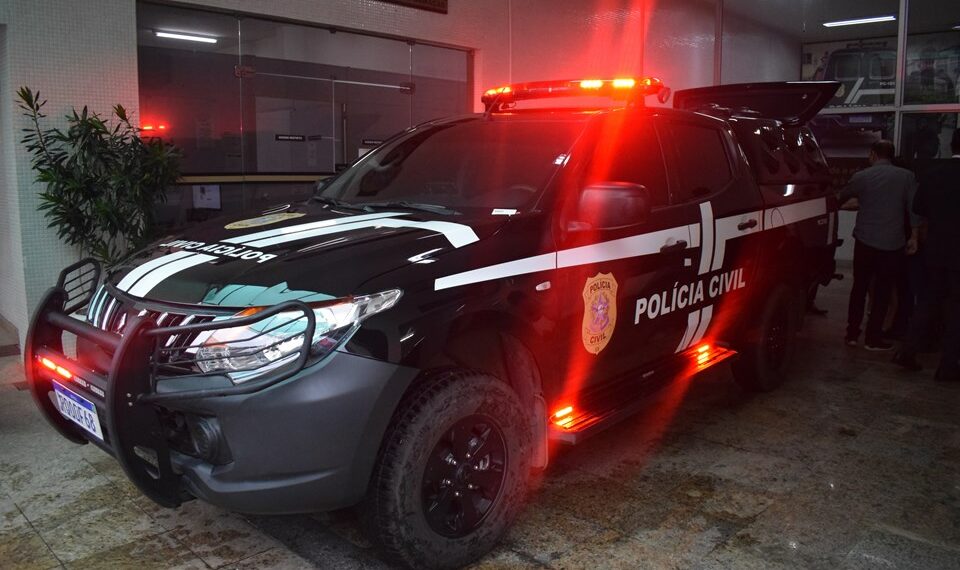 Polícia Civil do ES prende foragido por homicídio que vivia há cinco anos em Ecoporanga usando identidade falsa. Suspeito confessou dois assassinatos e permanece preso.