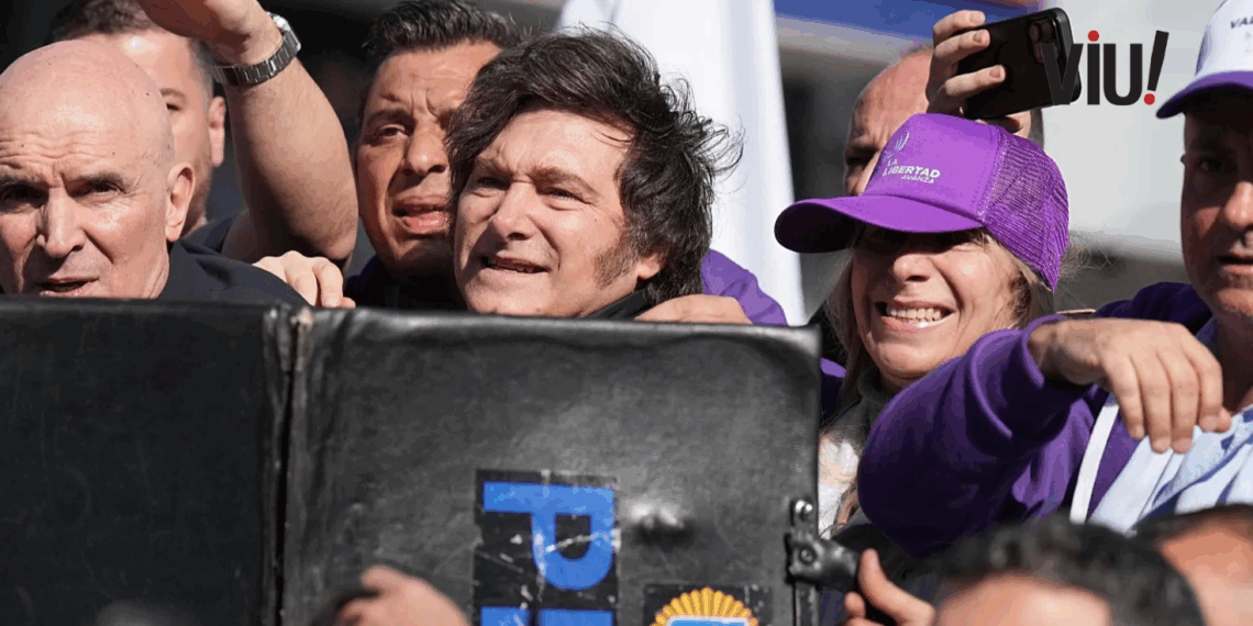 Presidente argentino Javier Milei teve comício interrompido por ataque a pedradas em Lomas de Zamora. Apoiadores foram convocados para eleições provinciai