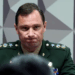 Polícia Federal investiga denúncia de que Jair Bolsonaro ordenou a distribuição de medicamento experimental sem registro no Brasil durante a pandemia de Covid-19. Fármaco era parte do “kit Covid”.