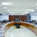 Em reunião ministerial, Lula classificou Eduardo Bolsonaro como “traidor da pátria” e pediu sua cassação. Deputado rebate e acusa presidente de perseguição política.