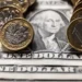 Dólar fecha em queda de 0,69% e atinge menor cotação desde 9 de julho. Ibovespa sobe 0,4% e se aproxima dos 133 mil pontos com otimismo do mercado.