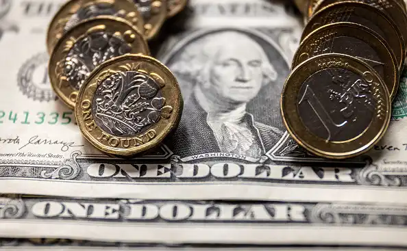 Dólar fecha em queda de 0,69% e atinge menor cotação desde 9 de julho. Ibovespa sobe 0,4% e se aproxima dos 133 mil pontos com otimismo do mercado.