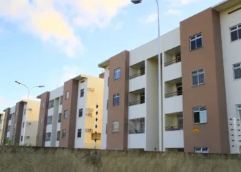 Novo ciclo do Minha Casa, Minha Vida FAR disponibiliza 110 mil moradias até 2026 para famílias em vulnerabilidade. Saiba quem pode participar e como funciona o processo.