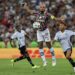 Fluminense e Grêmio se enfrentam neste sábado (2), às 21h, no Maracanã, pela 17ª rodada do Brasileirão. Times estão empatados em pontos e buscam recuperação na tabela.