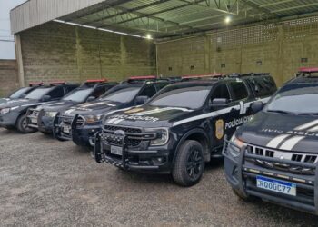 Procurado por tráfico, porte ilegal de arma e desacato, homem de 28 anos é preso em Linhares durante audiência virtual na OAB. Ele foi levado para a Penitenciária Regional.