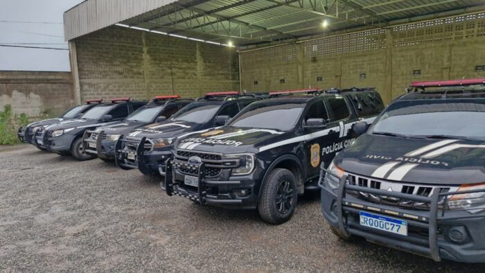 Procurado por tráfico, porte ilegal de arma e desacato, homem de 28 anos é preso em Linhares durante audiência virtual na OAB. Ele foi levado para a Penitenciária Regional.