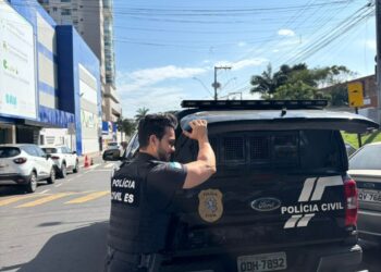  Professor de música é preso em Vila Velha por abusar de alunas em sala de aula. Vídeos confirmam os crimes. Entenda o caso e saiba como denunciar.