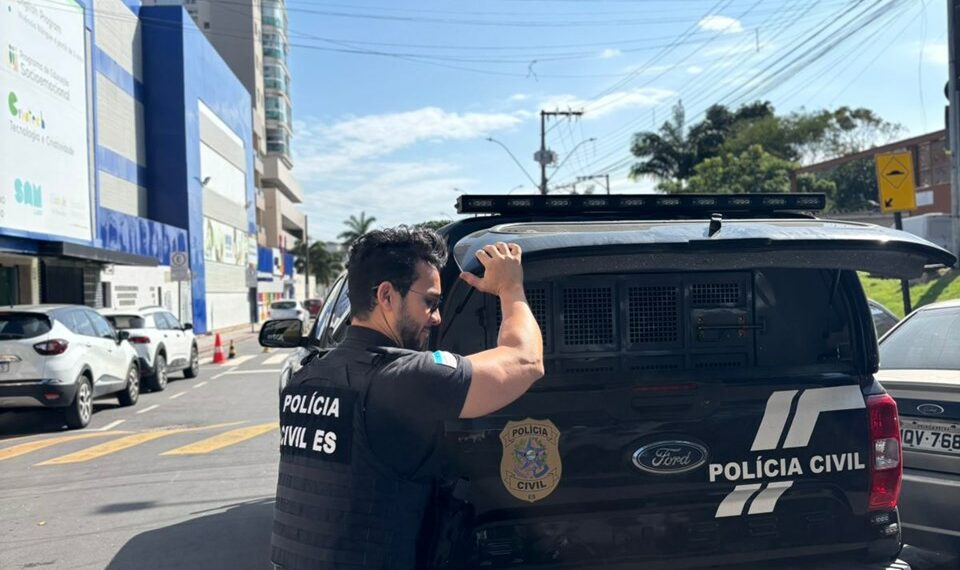  Professor de música é preso em Vila Velha por abusar de alunas em sala de aula. Vídeos confirmam os crimes. Entenda o caso e saiba como denunciar.