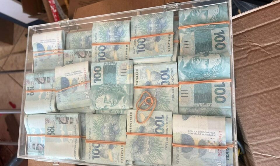 Polícia Civil do Espírito Santo realiza operação contra rifas ilegais e lavagem de dinheiro no Sul do estado. Carros de luxo, jet ski e outros bens foram apreendidos.