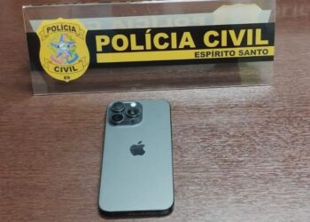 Polícia Civil do Espírito Santo prende homem e apreende adolescente suspeitos de roubo no bairro Praia do Canto, em Vitória. Ação rápida contou com apoio da Guarda Municipal e populares.