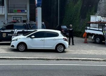 Polícia Civil do ES identifica furto de energia elétrica em posto de combustíveis em Cariacica. Proprietário deve responder por ressarcimento e investigação policial.