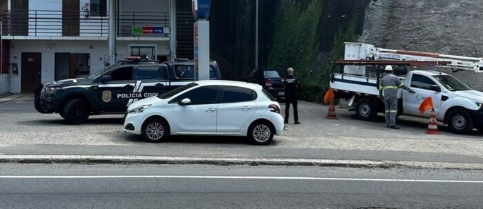 Polícia Civil do ES identifica furto de energia elétrica em posto de combustíveis em Cariacica. Proprietário deve responder por ressarcimento e investigação policial.