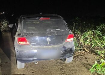 Dupla suspeita de roubo a motorista de aplicativo em Marataízes é presa em ação das polícias Civil, Militar e Guarda Municipal. Veículo e celular da vítima foram recuperados.