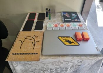 Polícia Civil prende casal e apreende adolescente em Iconha (ES) por venda de cigarros eletrônicos contrabandeados. Produtos eram oferecidos a menores e movimentavam até R$ 45 mil por mês.