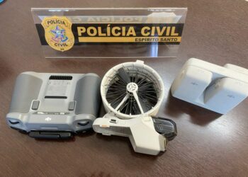 Polícia Civil do Espírito Santo recuperou um drone furtado em Vitória, avaliado em R$ 7 mil. O equipamento foi encontrado no bairro Enseada do Suá e devolvido à vítima.