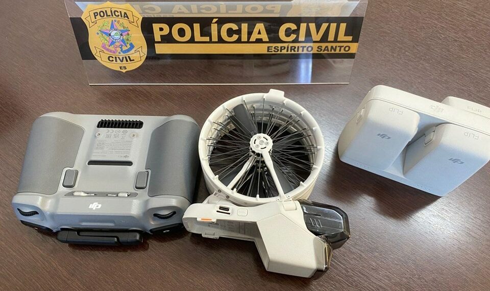 Polícia Civil do Espírito Santo recuperou um drone furtado em Vitória, avaliado em R$ 7 mil. O equipamento foi encontrado no bairro Enseada do Suá e devolvido à vítima.