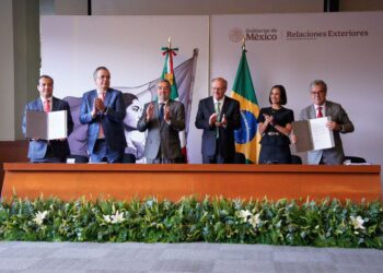 Brasil e México assinam memorandos de cooperação em biocombustíveis, agropecuária e comércio. Acordos promovem intercâmbio tecnológico, investimentos e crescimento sustentável entre os países.
