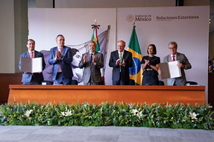 Brasil e México assinam memorandos de cooperação em biocombustíveis, agropecuária e comércio. Acordos promovem intercâmbio tecnológico, investimentos e crescimento sustentável entre os países.