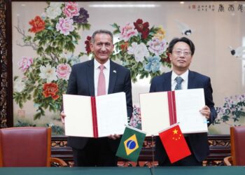 Brasil e China assinaram memorando para fortalecer a cooperação em políticas de desenvolvimento regional, com foco em inovação, sustentabilidade e comércio de produtos da bioeconomia.