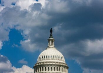 Cidadãos da Zâmbia e Malaui precisarão pagar caução de até US$ 15 mil para vistos B1/B2 nos EUA a partir de 20 de agosto, segundo governo americano.