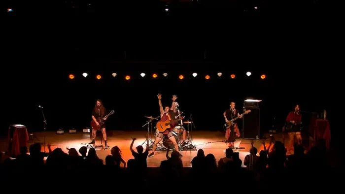 Show “Hasta el Final” da banda Francisco, el Hombre vai ao ar neste sábado (30), à meia-noite, na TV Brasil. Apresentação faz parte do programa Cena Musical.