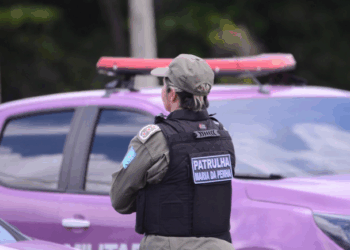 Operação Shamar 2025 reúne 50 mil agentes em 2 mil municípios para combater a violência contra mulheres, com ações repressivas e educativas.