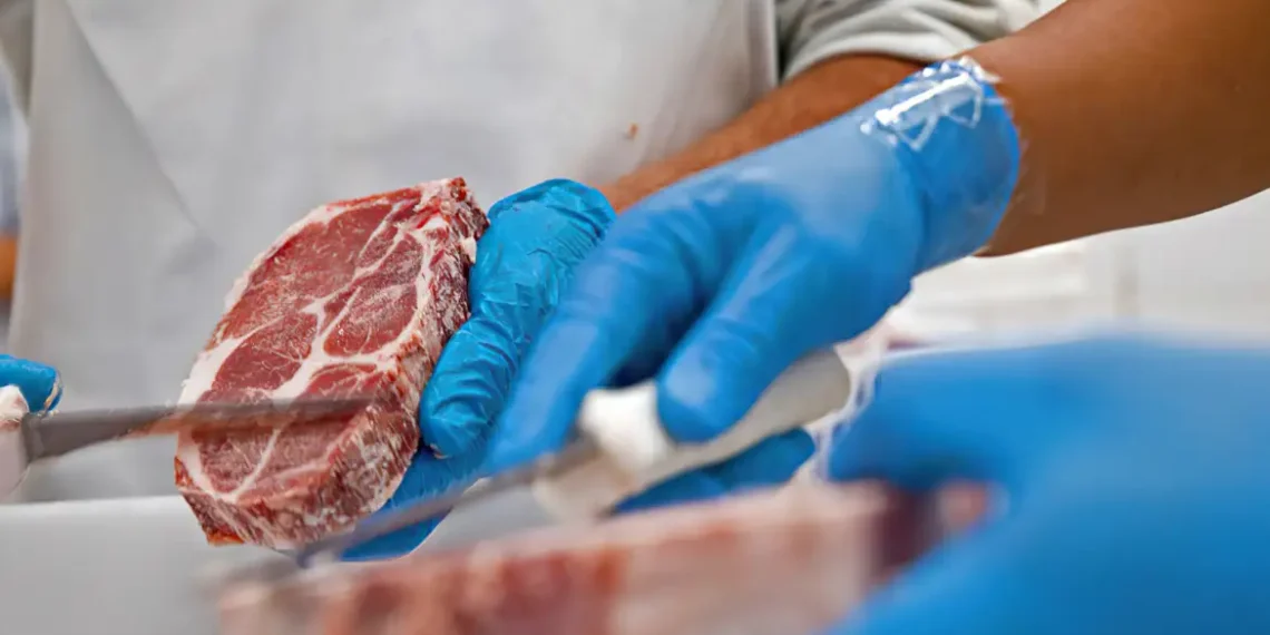 O Brasil poderá exportar carne bovina para a Indonésia, quarto país mais populoso do mundo. Além disso, a Argélia autorizou a importação de ovinos vivos. Abertura reforça expansão dos mercados agropecuários brasileiros.