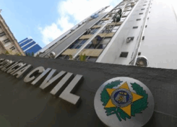 Ação da Polícia Civil mira 15 influenciadores que promoviam o jogo do Tigrinho e ostentavam luxo nas redes sociais. Investigações revelam organização criminosa e lavagem de dinheiro.