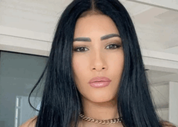 A cantora Simaria apareceu completamente sem roupas em postagem nas redes sociais, gerando surpresa e repercussão entre seguidores. Fãs comentaram a nova fase da artista e o teor ousado das imagens.