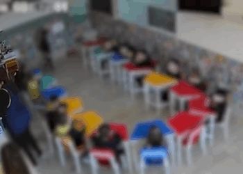 Leonice Batista, professora de 49 anos, foi presa após agredir aluno de 4 anos em Caxias do Sul. Escola e DPCA acompanham o caso.