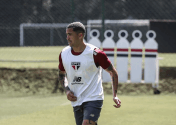 São Paulo finaliza treino para enfrentar o Atlético-MG pelo Brasileirão neste domingo (24), no MorumBIS. Invicto há sete jogos, o Tricolor busca vaga no G6 da competição.