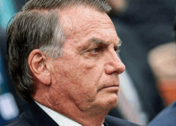Polícia Federal divulgou que o pen drive encontrado na casa de Jair Bolsonaro continha arquivos da empresa Medicalfix, mas não havia material relevante para investigação.
