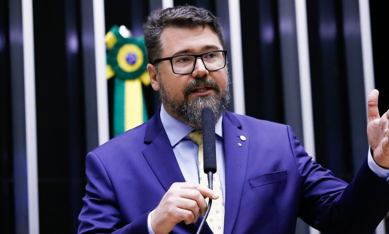 Marcos Pollon, alvo no Conselho de Ética, revelou ser autista e explicou sua participação no motim que paralisou a Câmara. Ele e outros deputados podem ter suspensão do mandato.